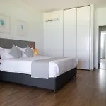 מלון דירות Elya Luxury 4*