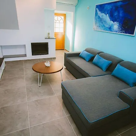 شقة فندقية إيليا بيتش لكجري سويتس 4*