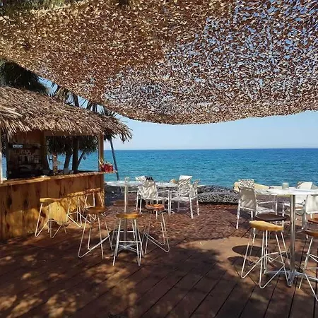 إيليا بيتش لكجري سويتس شقة فندقية