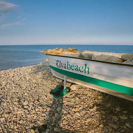 إيليا بيتش لكجري سويتس شقة فندقية 4*